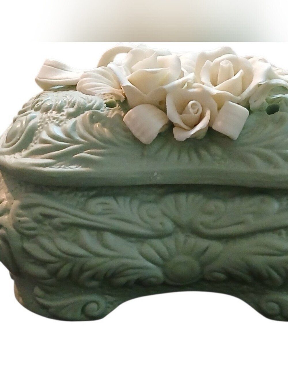 Vintage Ceramic & Faux Ivory Roses & Ladies Bust Jewelry Box Shaped Like A Heart - Picture 4 of 15